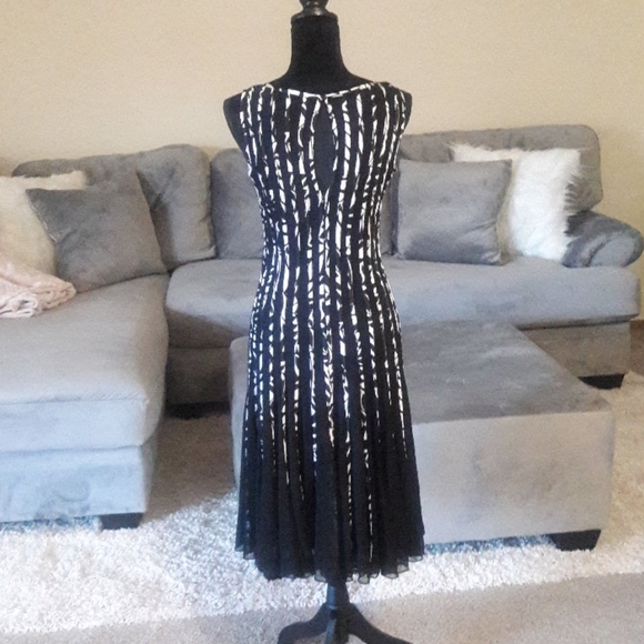 Ladies dress - Picture 6 of 7